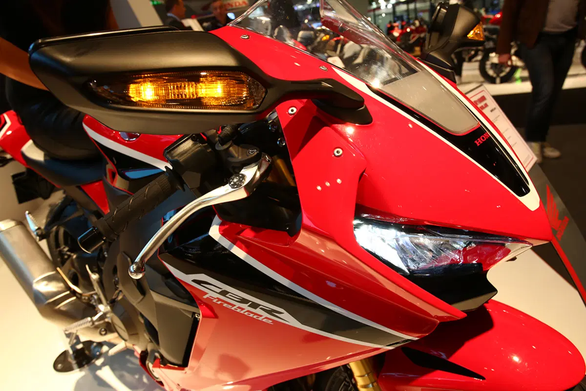 Honda CBR 1000RR Fireblade 2017 a EICMA 2016: foto e dati EMBARGO (10)