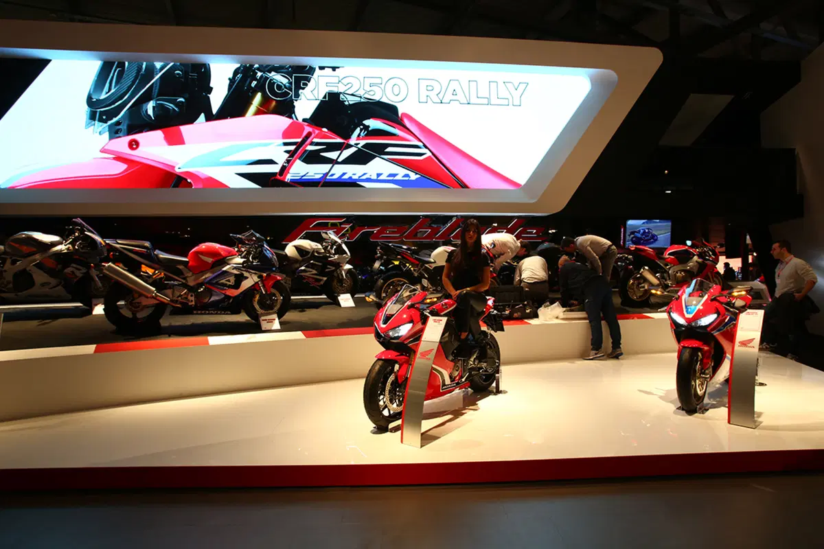 Honda CBR 1000RR Fireblade 2017 a EICMA 2016: foto e dati EMBARGO (11)