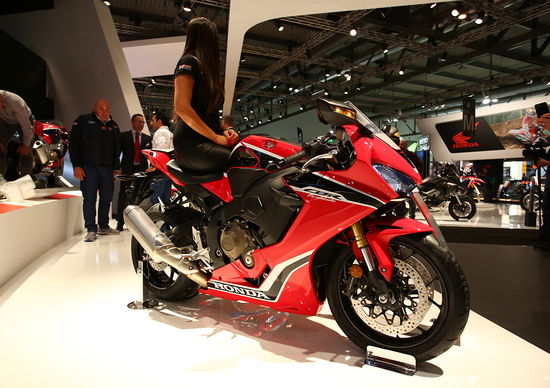 Honda CBR 1000RR Fireblade 2017 a EICMA 2016: foto e dati