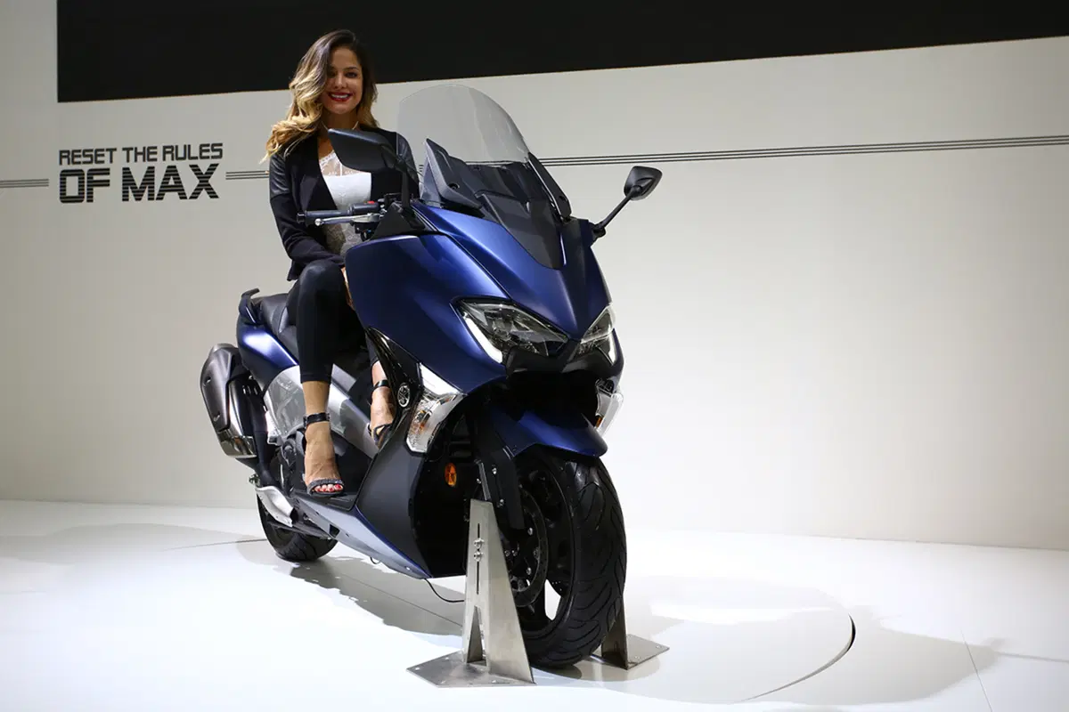 Yamaha TMAX 2017 a EICMA 2016: foto e dati
