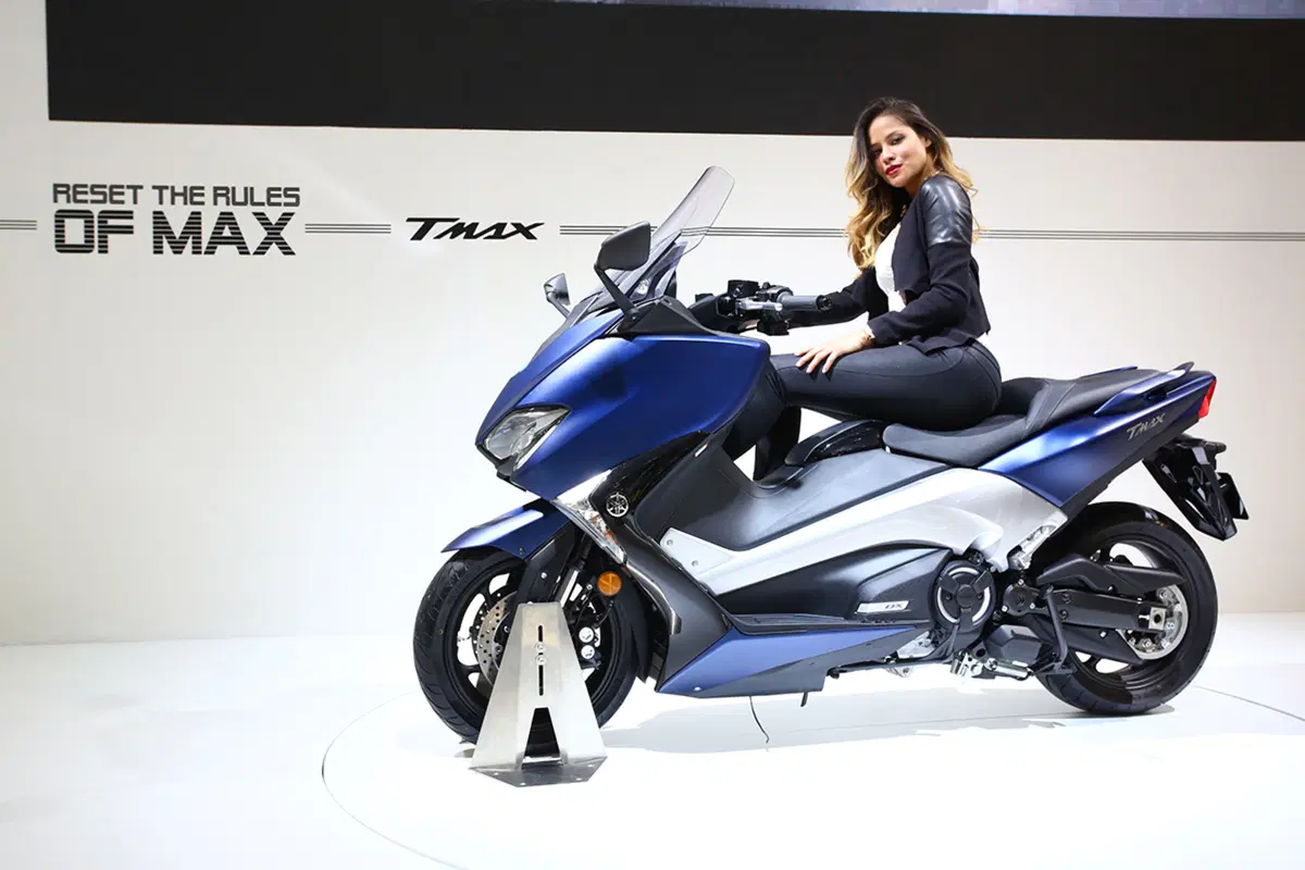 Yamaha TMAX 2017 a EICMA 2016: foto e dati (2)