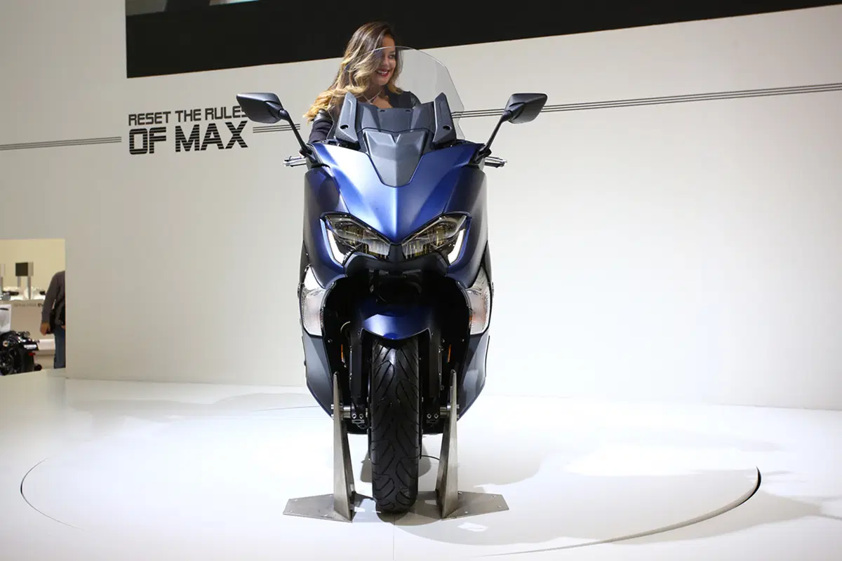 Yamaha TMAX 2017 a EICMA 2016: foto e dati (3)