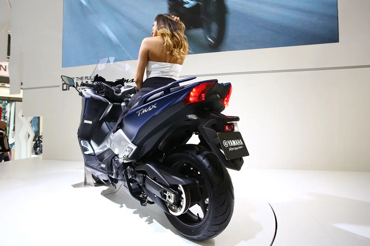 Yamaha TMAX 2017 a EICMA 2016: foto e dati (4)