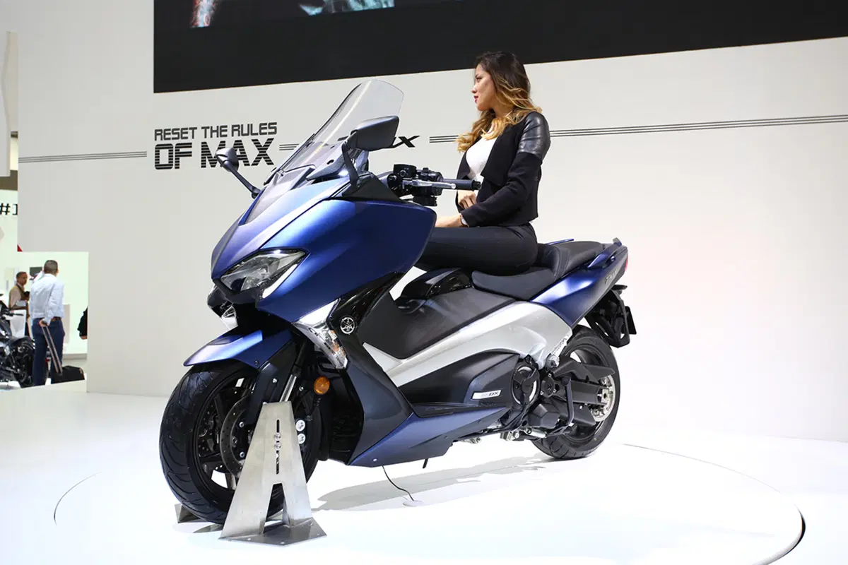Yamaha TMAX 2017 a EICMA 2016: foto e dati (6)
