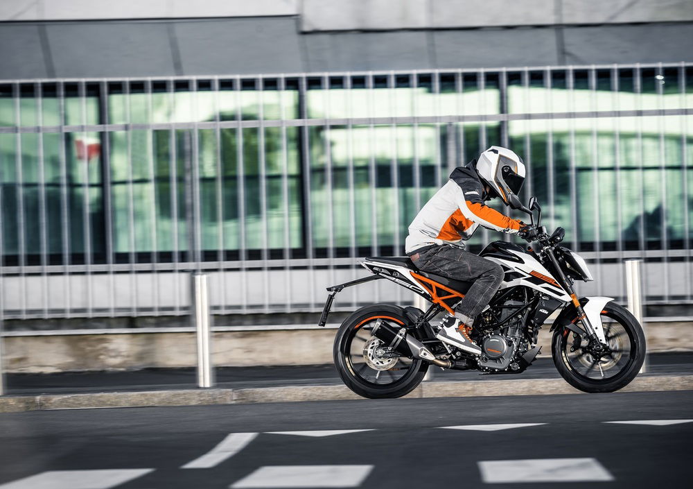 KTM 250 Duke ABS (2017) (3)