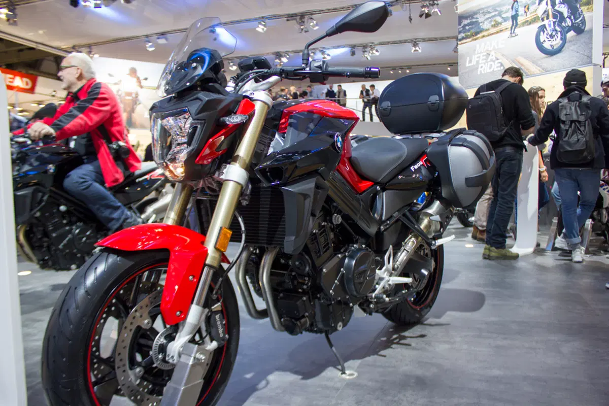 BMW F800R ed F800GT 2017 ad EICMA 2016: foto e dati (4)