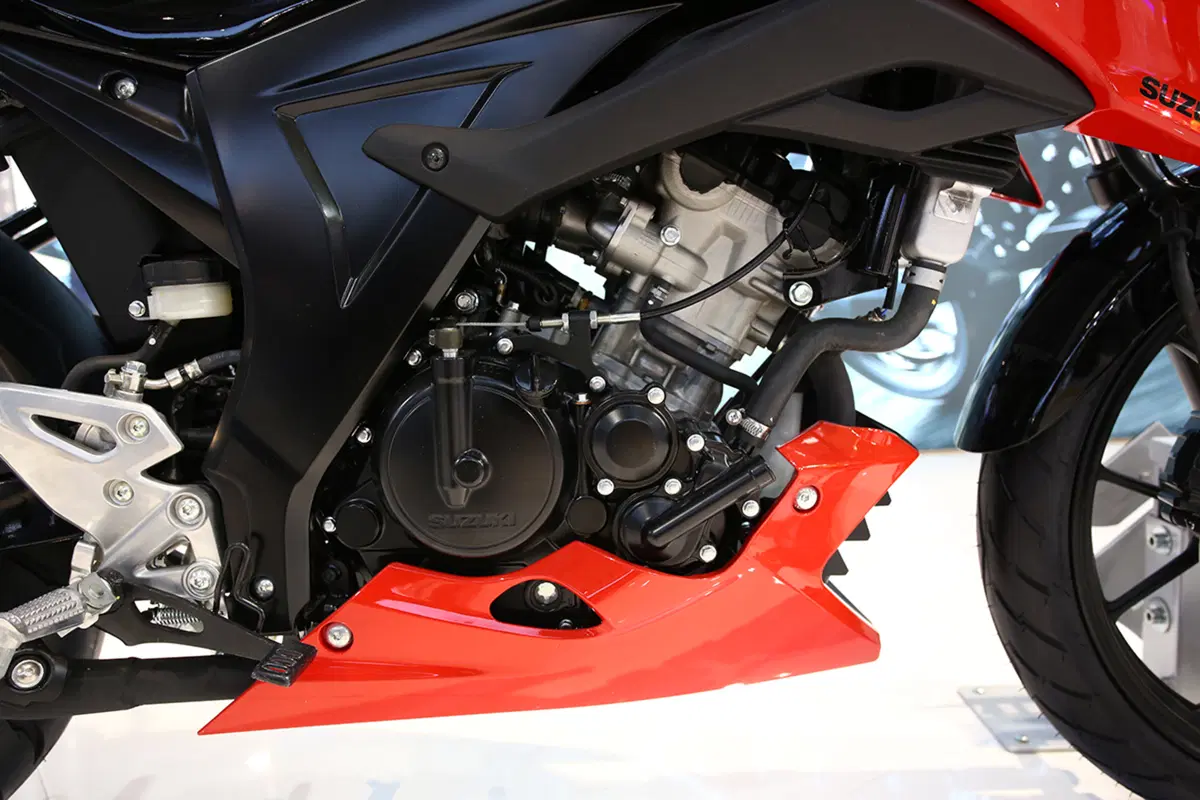 Suzuki GSX-S 125 2017 a Eicma: le foto della piccola naked EMBARGO (6)