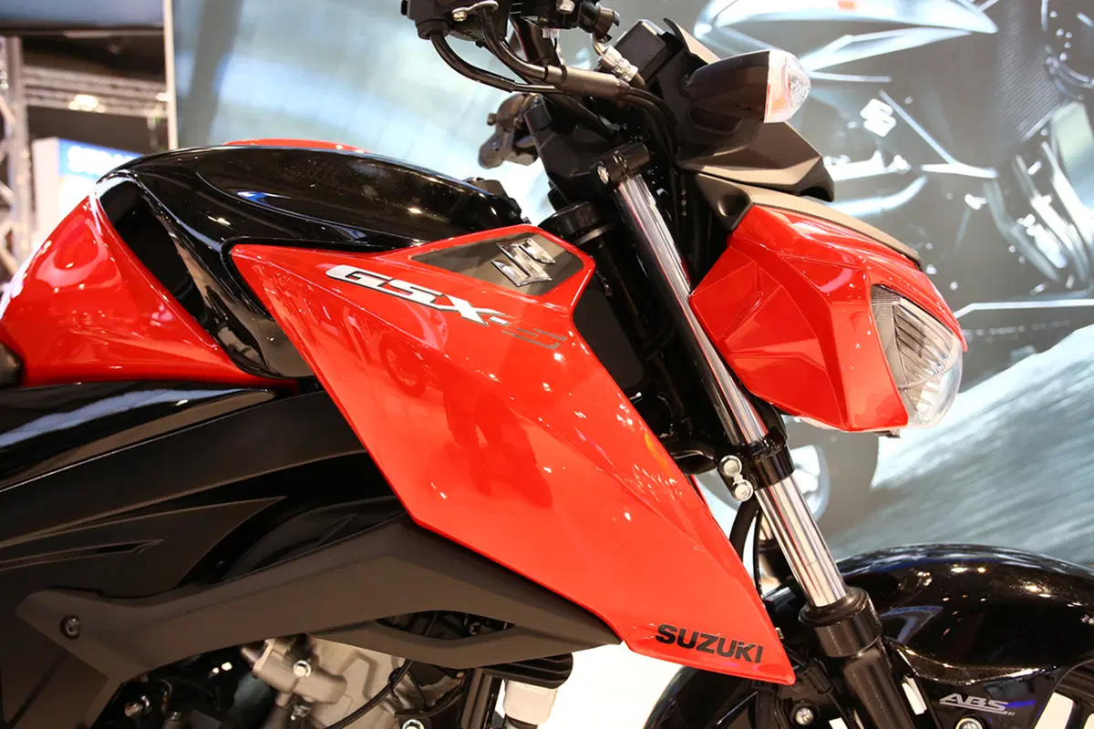 Suzuki GSX-S 125 2017 a Eicma: le foto della piccola naked EMBARGO (3)