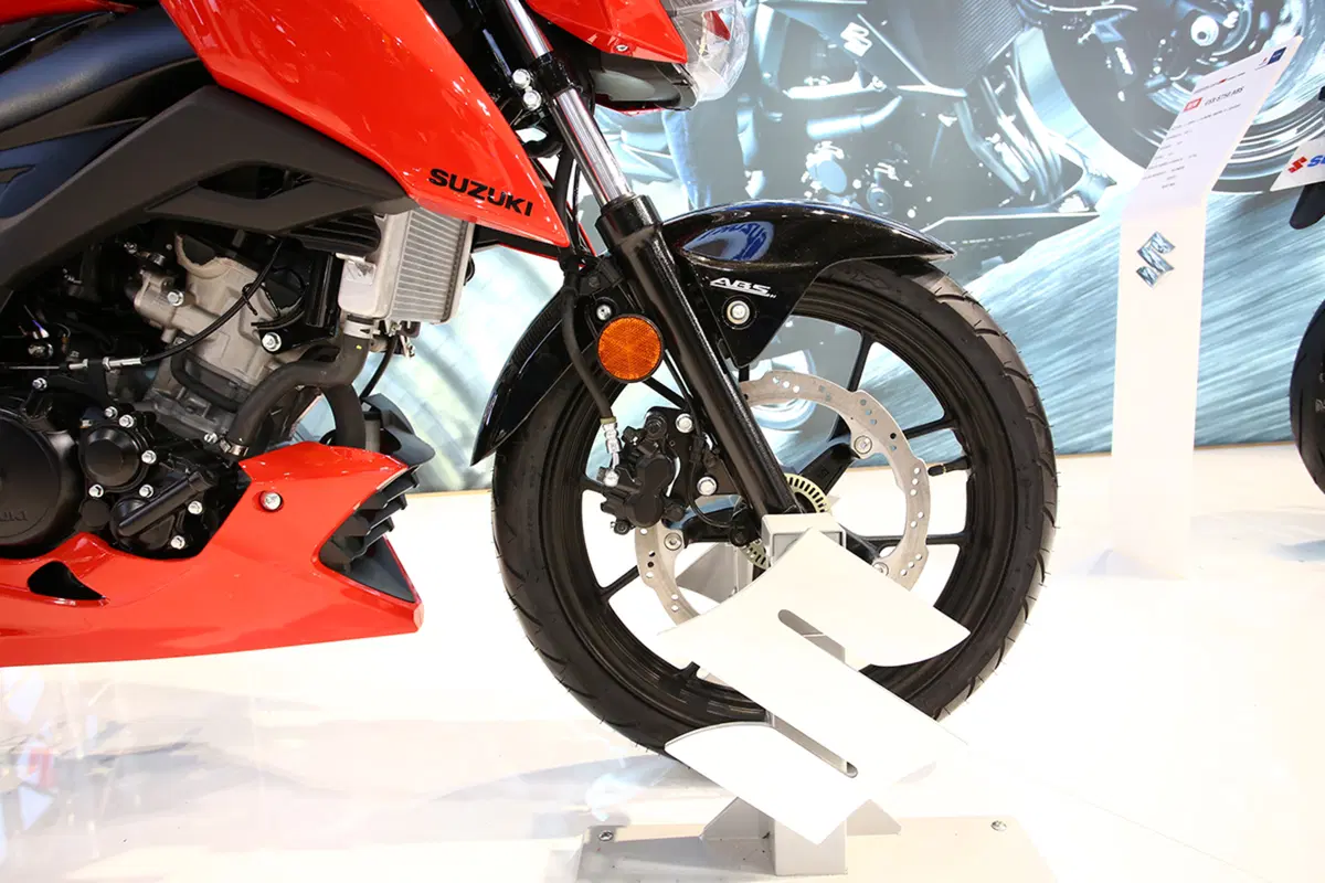 Suzuki GSX-S 125 2017 a Eicma: le foto della piccola naked EMBARGO (7)