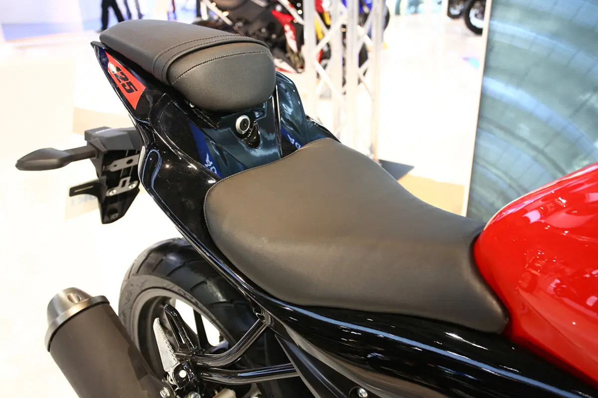 Suzuki GSX-S 125 2017 a Eicma: le foto della piccola naked EMBARGO (9)