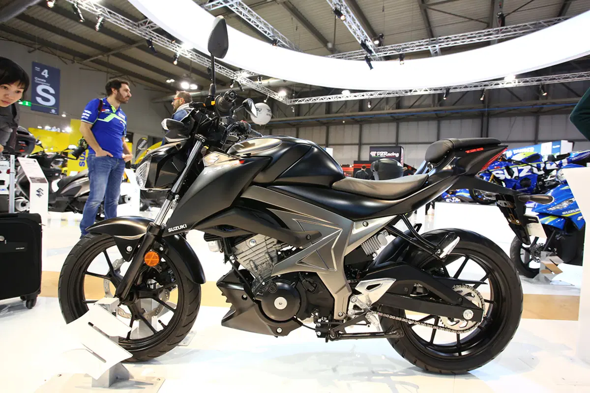Suzuki GSX-S 125 2017 a Eicma: le foto della piccola naked EMBARGO