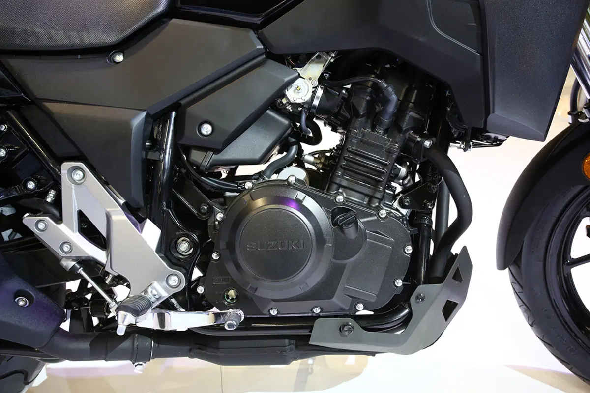 Suzuki GSX250R 2017 ad Eicma 2016: foto e dati (10)