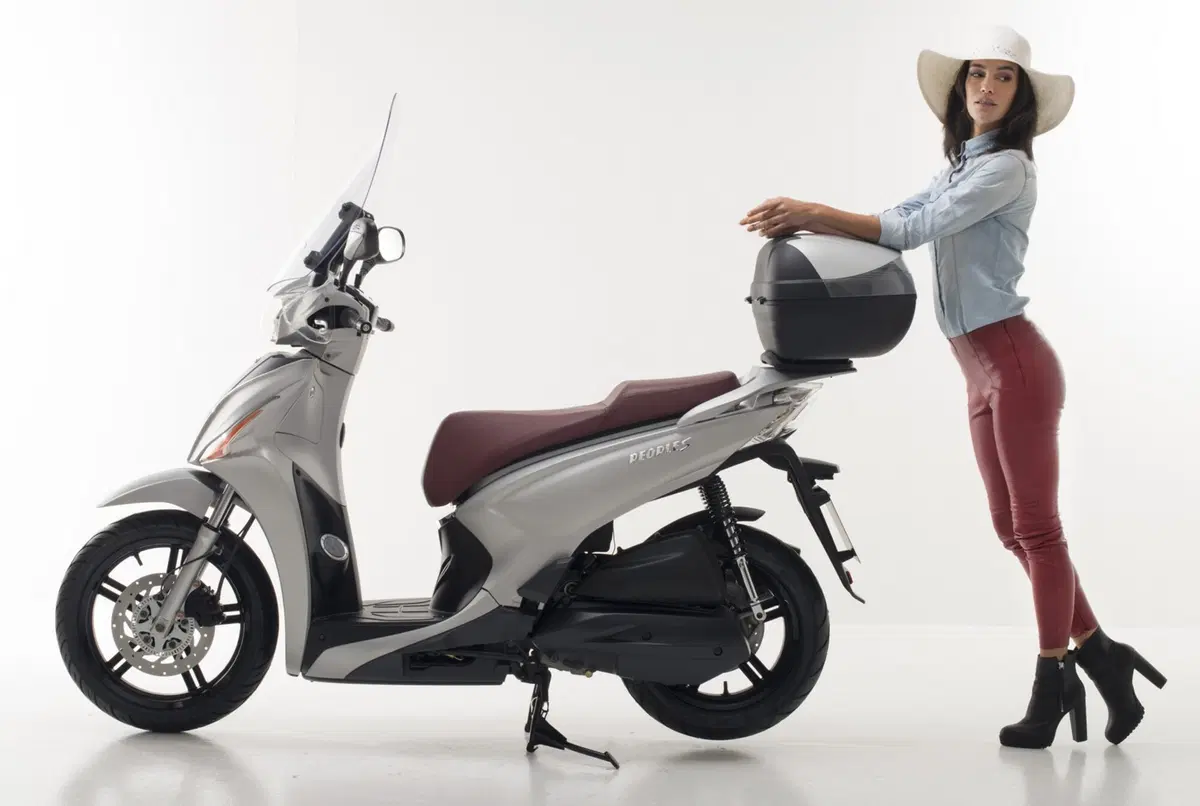 Novità Kymco 2017: AK 500, People S e Like con strumentazione Noodoe (10)