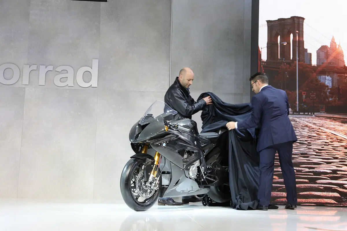 BMW HP4 Race concept ad EICMA 2016: foto e dati
