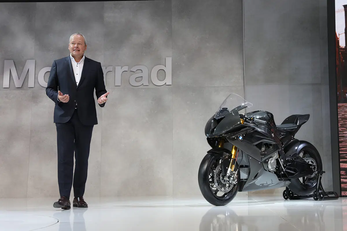 BMW HP4 Race concept ad EICMA 2016: foto e dati (2)