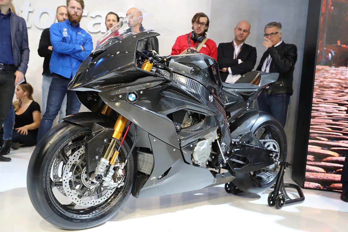 BMW HP4 Race concept ad EICMA 2016: foto e dati (3)