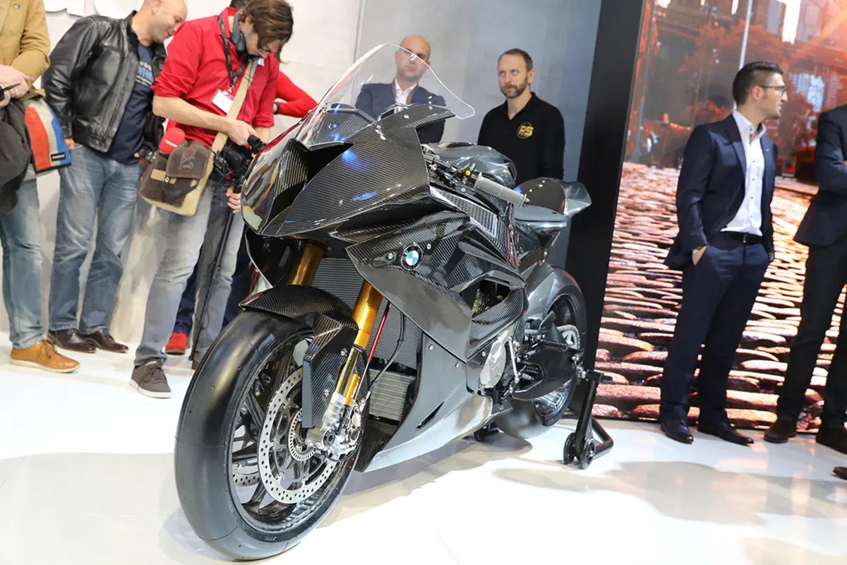 BMW HP4 Race concept ad EICMA 2016: foto e dati (5)
