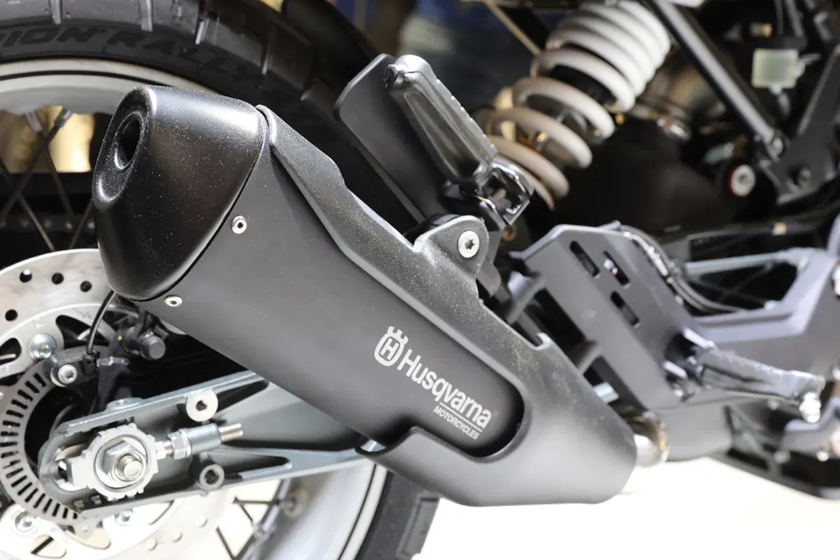 Husqvarna Vitpilen 401 e Svartpilen 401 a EICMA 2016 (2)