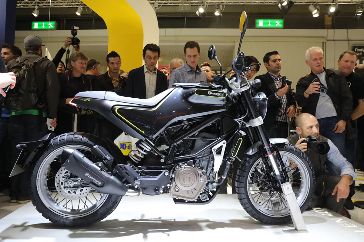 Husqvarna Vitpilen 401 e Svartpilen 401 a EICMA 2016 (4)