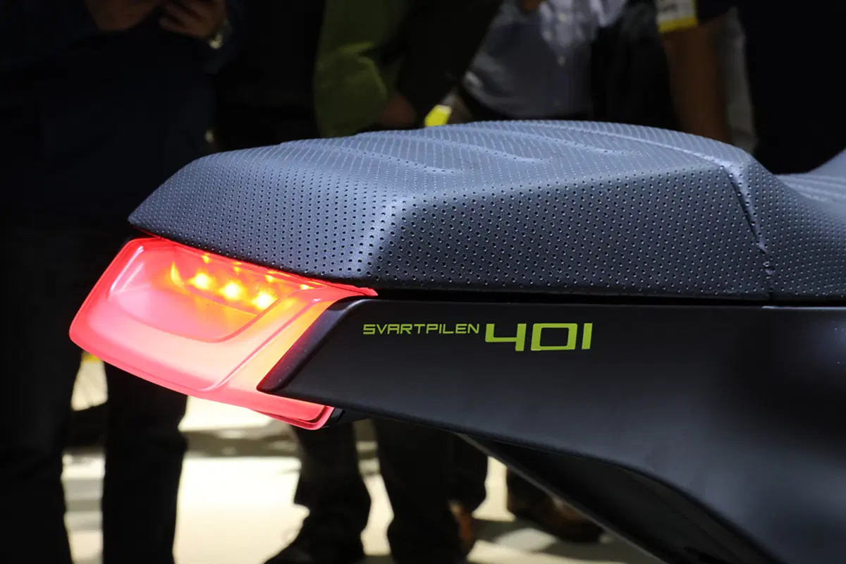 Husqvarna Vitpilen 401 e Svartpilen 401 a EICMA 2016 (5)