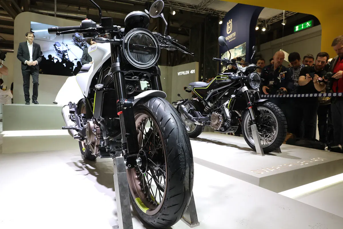 Husqvarna Vitpilen 401 e Svartpilen 401 a EICMA 2016 (7)
