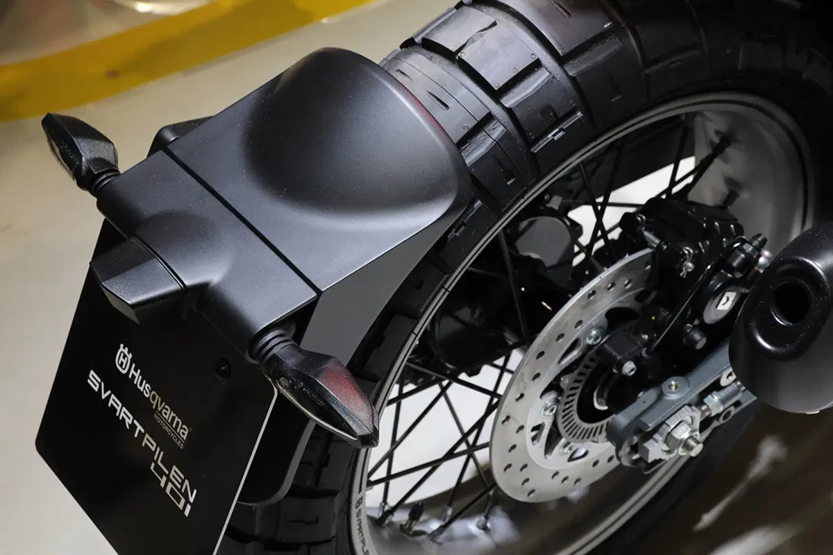 Husqvarna Vitpilen 401 e Svartpilen 401 a EICMA 2016 (8)