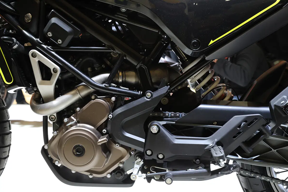 Husqvarna Vitpilen 401 e Svartpilen 401 a EICMA 2016 (9)