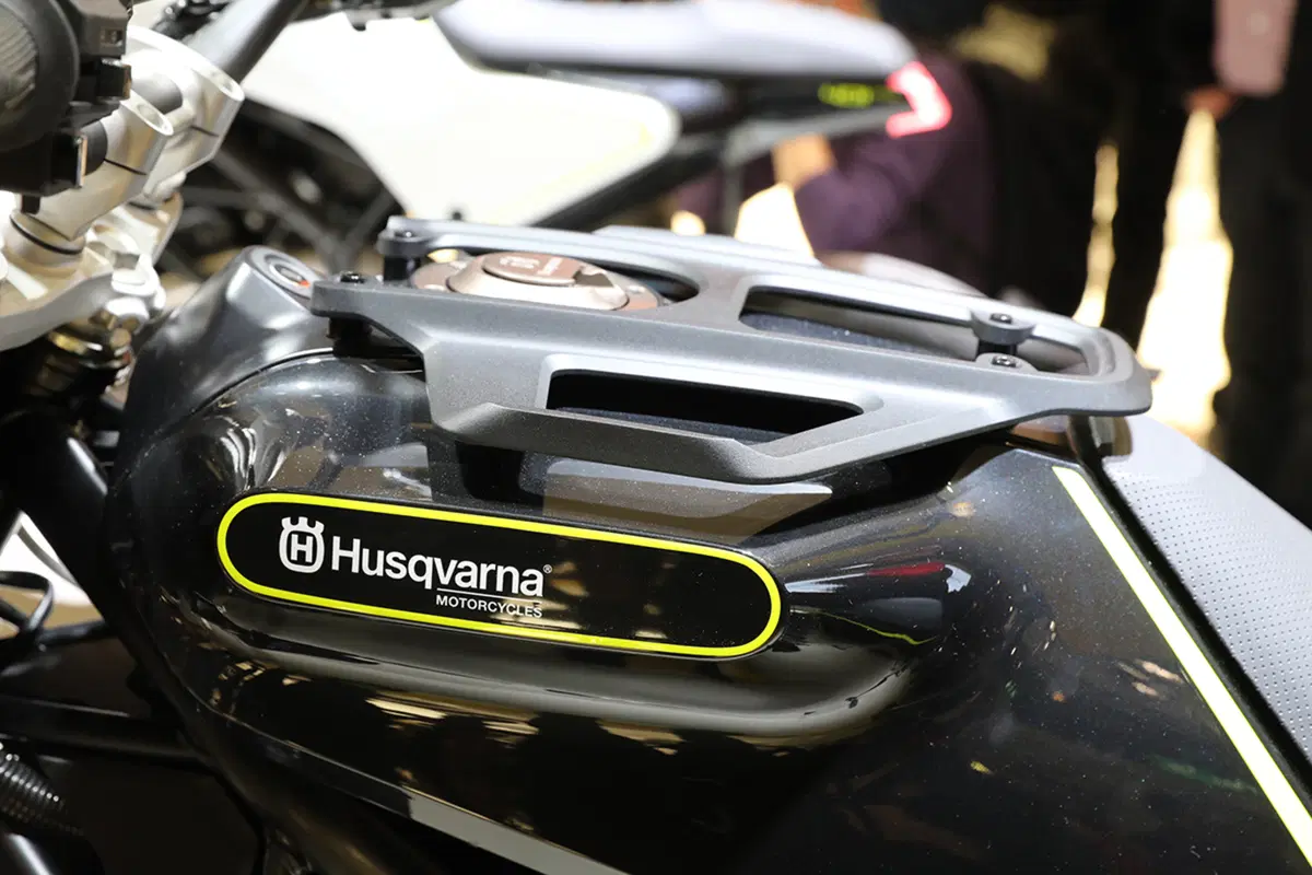 Husqvarna Vitpilen 401 e Svartpilen 401 a EICMA 2016 (11)