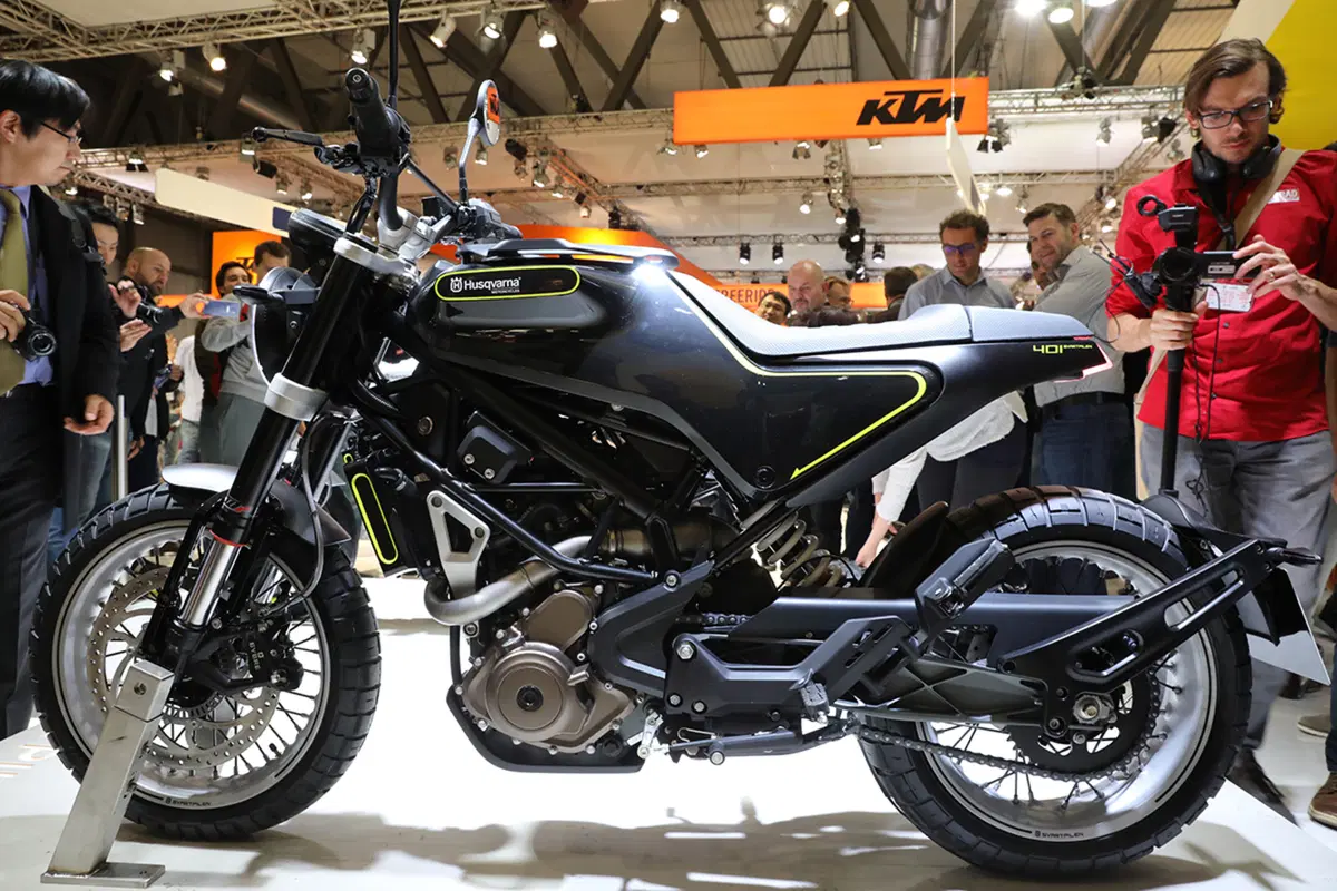 Husqvarna Vitpilen 401 e Svartpilen 401 a EICMA 2016 (12)