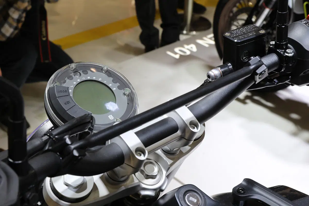 Husqvarna Vitpilen 401 e Svartpilen 401 a EICMA 2016 (15)