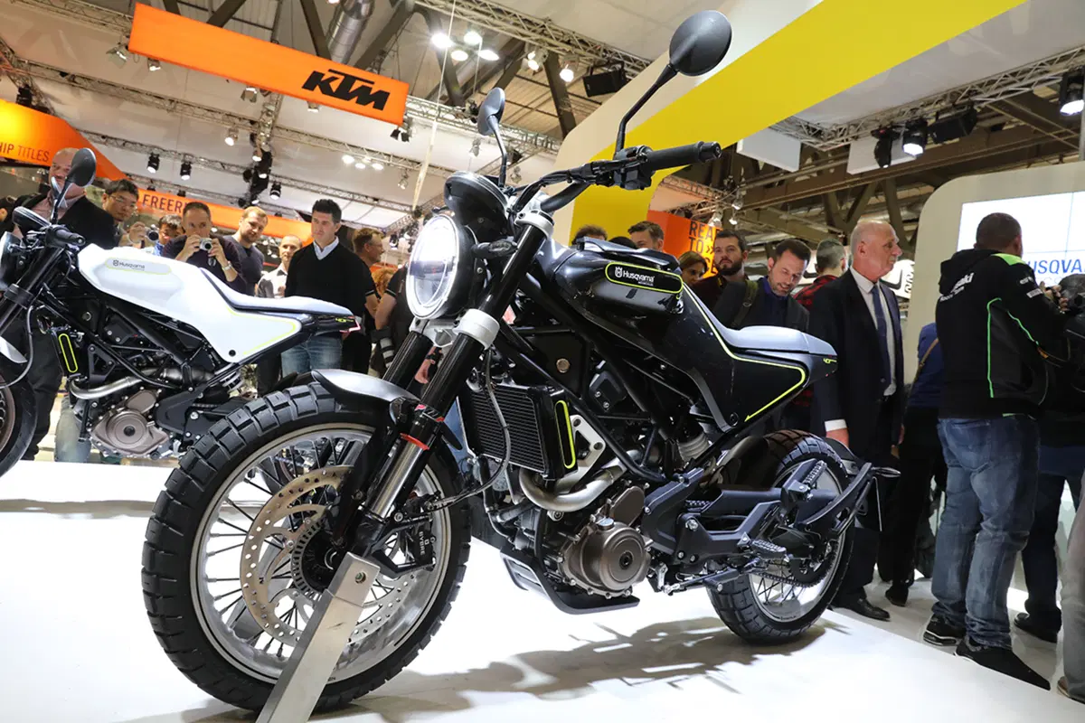 Husqvarna Vitpilen 401 e Svartpilen 401 a EICMA 2016 (14)