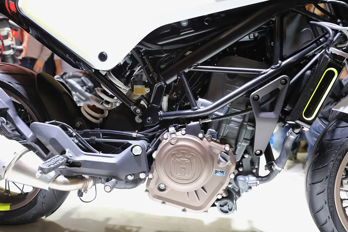 Husqvarna Vitpilen 401 e Svartpilen 401 a EICMA 2016 (30)