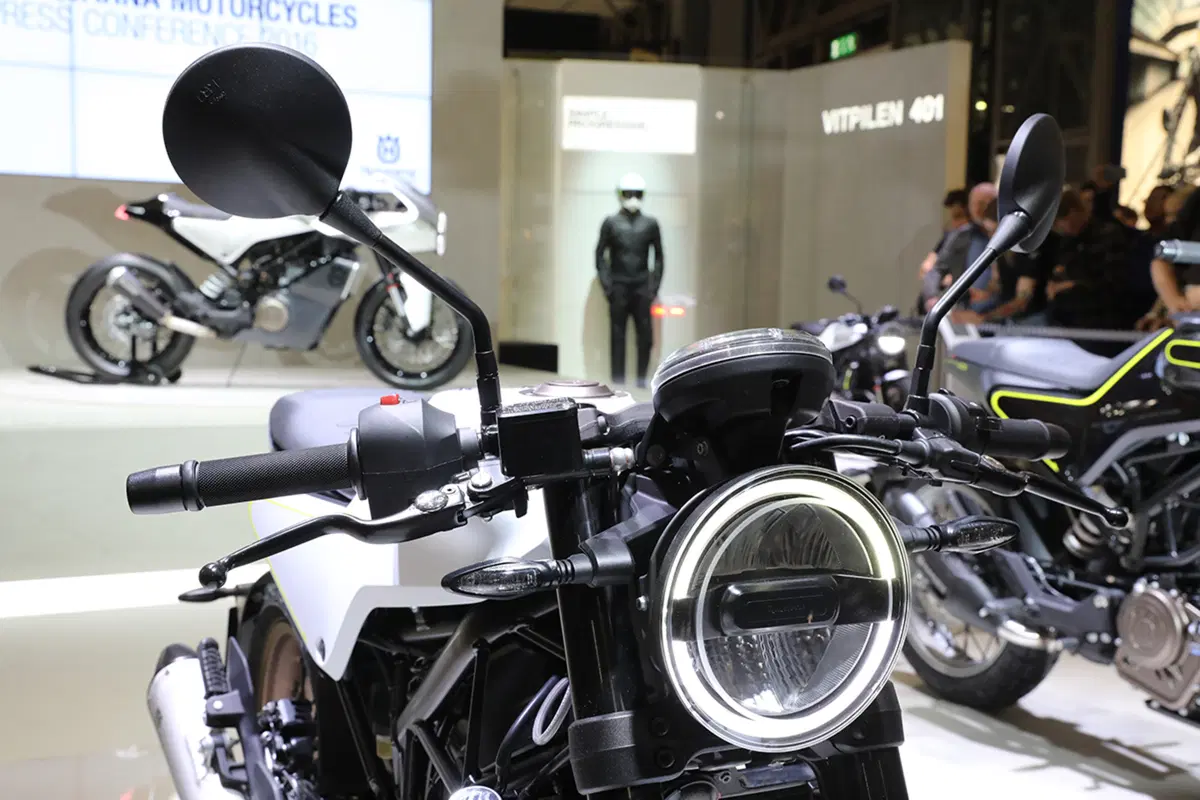 Husqvarna Vitpilen 401 e Svartpilen 401 a EICMA 2016 (31)