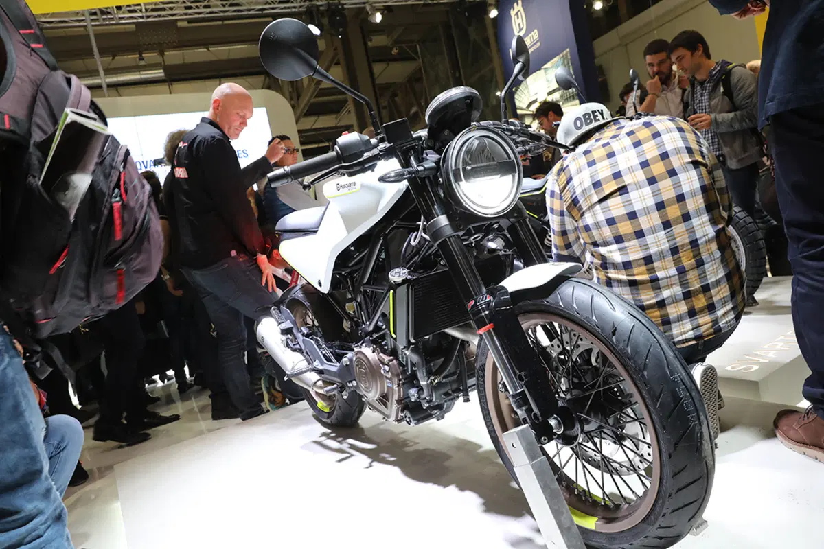 Husqvarna Vitpilen 401 e Svartpilen 401 a EICMA 2016 (32)