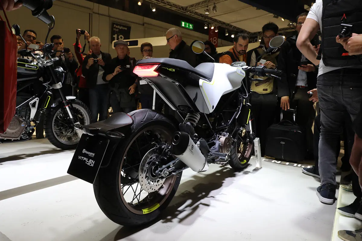 Husqvarna Vitpilen 401 e Svartpilen 401 a EICMA 2016 (35)