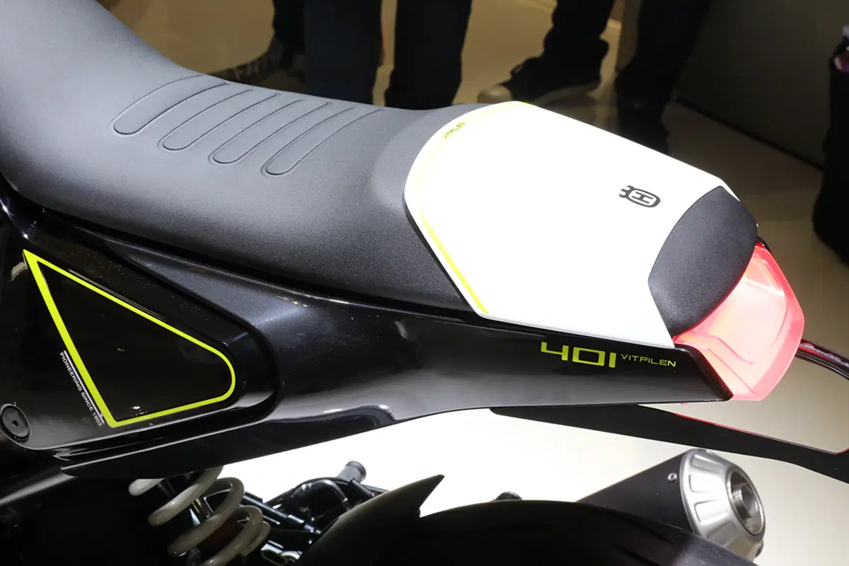 Husqvarna Vitpilen 401 e Svartpilen 401 a EICMA 2016 (38)