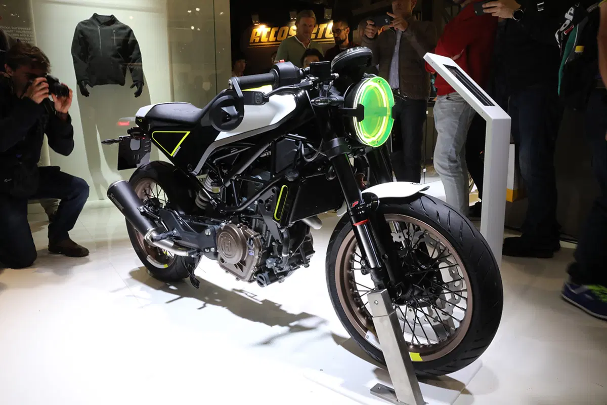 Husqvarna Vitpilen 401 e Svartpilen 401 a EICMA 2016 (40)