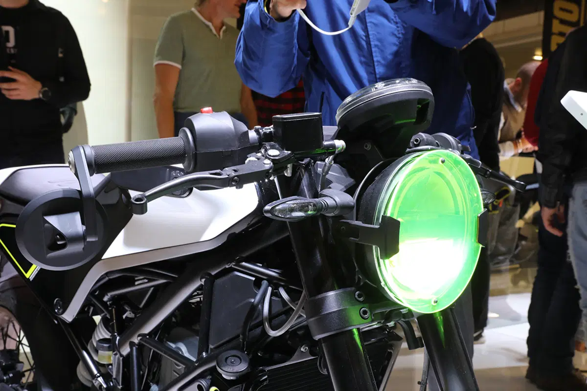 Husqvarna Vitpilen 401 e Svartpilen 401 a EICMA 2016 (46)