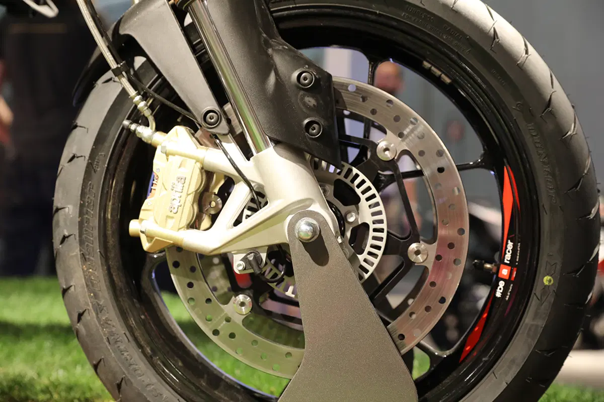 Aprilia Dorsoduro 900 ad EICMA 2016: foto e dati (7)