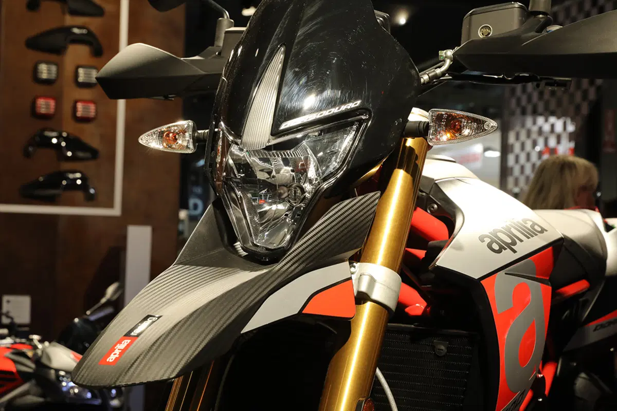 Aprilia Dorsoduro 900 ad EICMA 2016: foto e dati (4)
