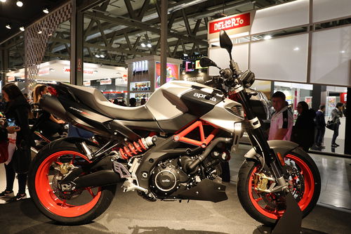 Aprilia Shiver 900 2017 ad EICMA 2016: foto e dati (8)