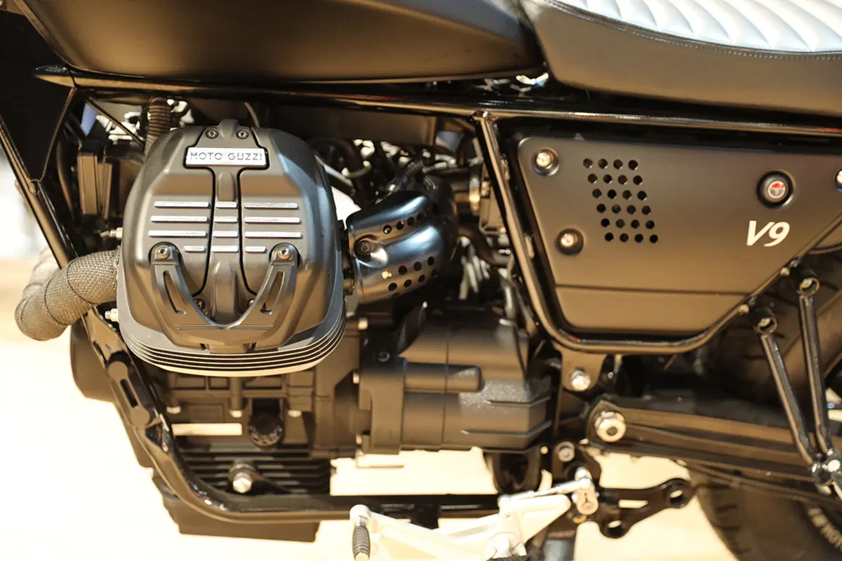Moto Guzzi V9 2017 a Eicma. Foto e dati (3)