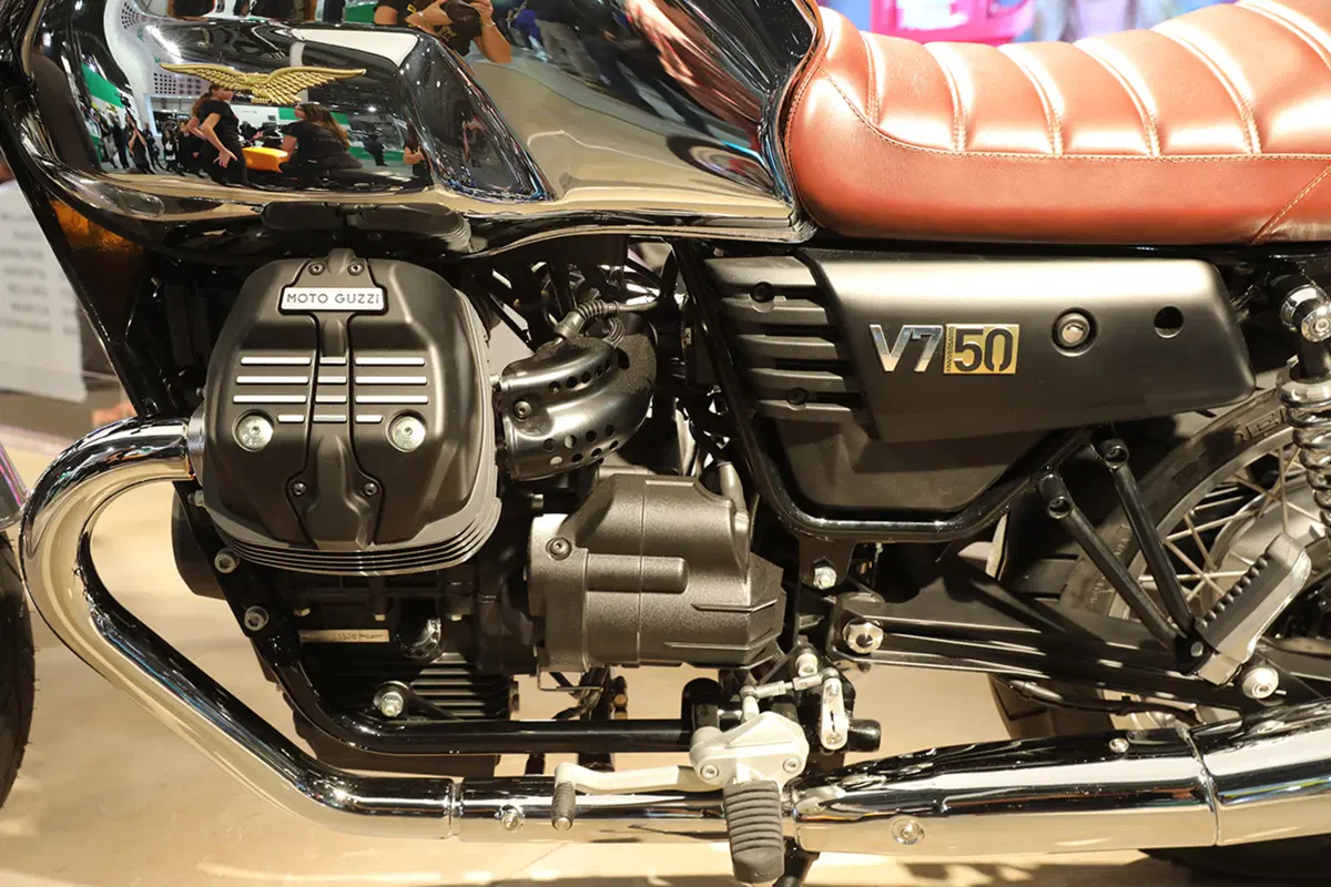 Moto Guzzi V7 III a Eicma 2016. Foto e caratteristiche (7)