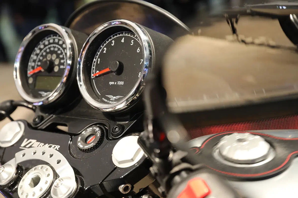 Moto Guzzi V7 III a Eicma 2016. Foto e caratteristiche (10)