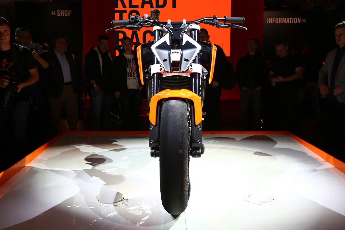 Prototipo KTM Duke 790 a Eicma 2016: foto e dati (2)