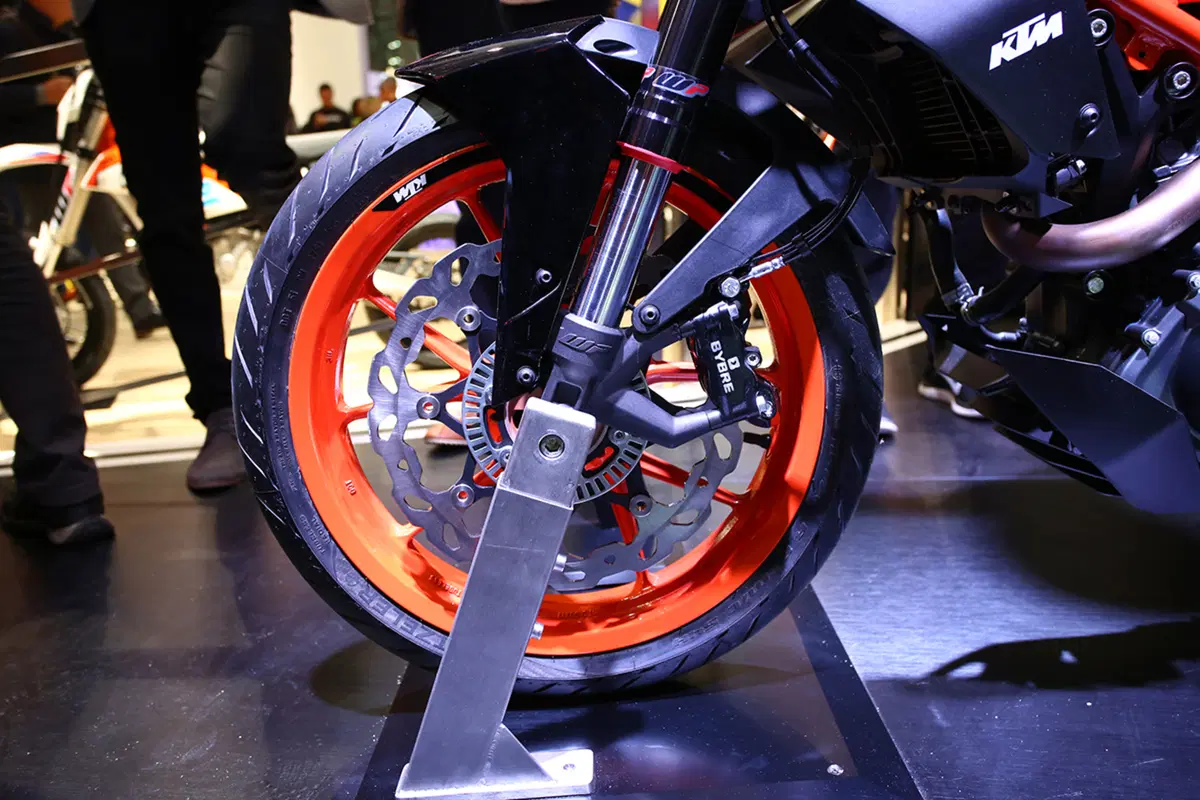 KTM Duke 390 2017 ad EICMA 2016: foto e dati (2)