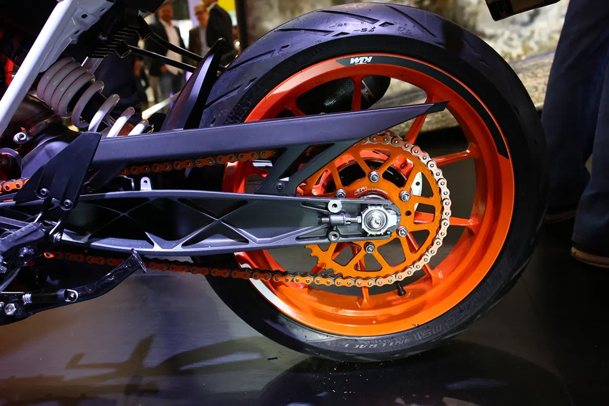KTM Duke 390 2017 ad EICMA 2016: foto e dati (3)
