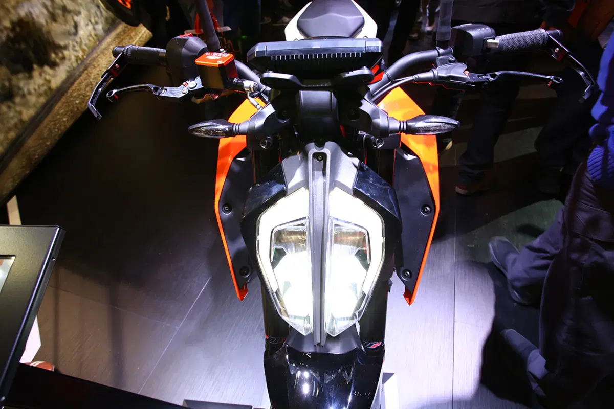 KTM Duke 390 2017 ad EICMA 2016: foto e dati (4)