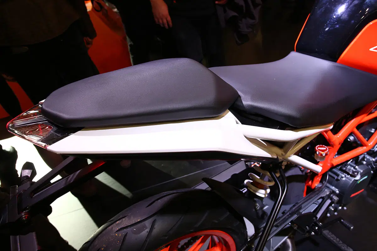 KTM Duke 390 2017 ad EICMA 2016: foto e dati (5)