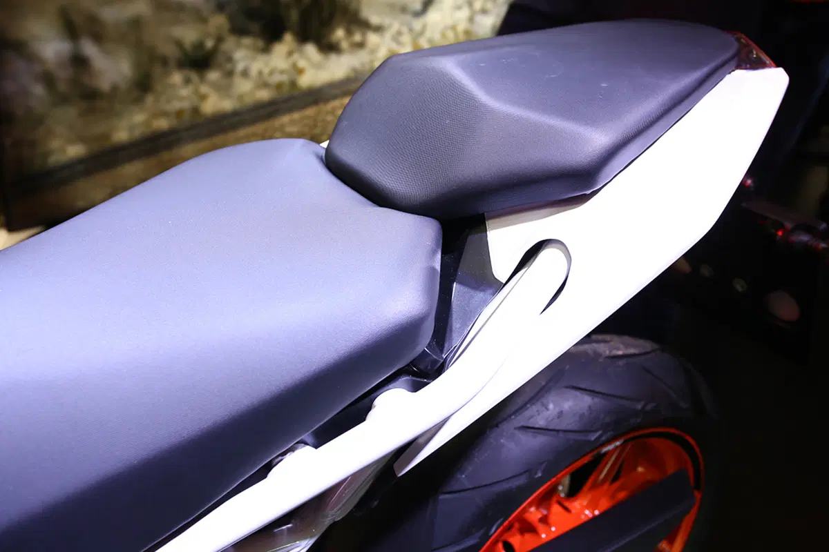 KTM Duke 390 2017 ad EICMA 2016: foto e dati (6)